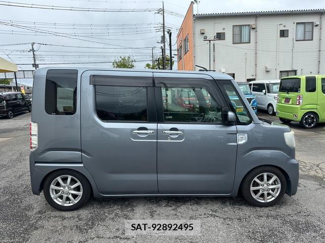 Toyota Pixis Mega 2017-10 8692000-5