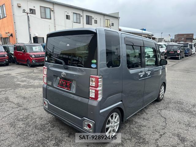 Toyota Pixis Mega 2017-10 8692000-6