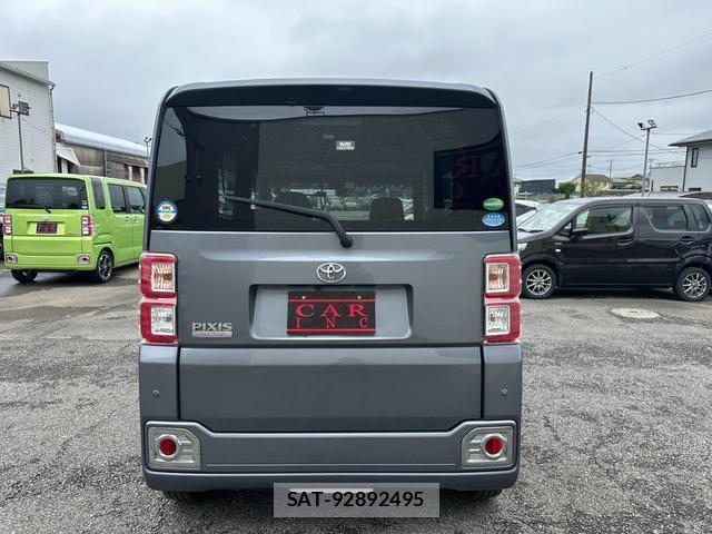 Toyota Pixis Mega 2017-10 8692000-7