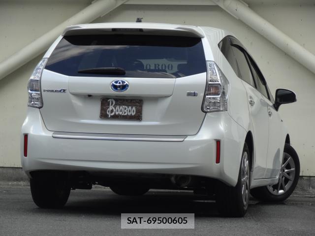 Toyota PRIUS ALPHA 2014-06 8691142-1