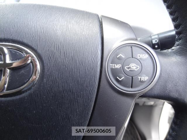 Toyota PRIUS ALPHA 2014-06 8691142-11