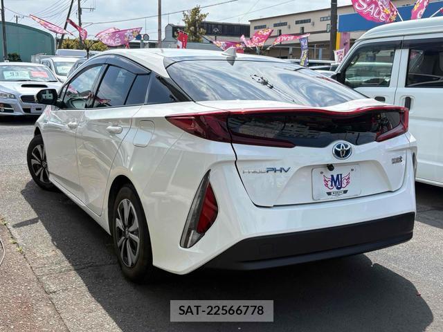 Toyota PRIUS PHV 2017-12 8690981-1