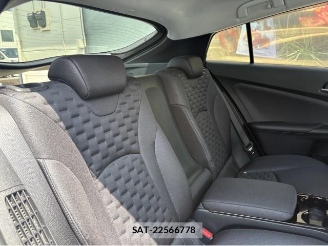 Toyota PRIUS PHV 2017-12 8690981-10
