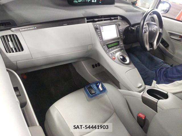 Toyota PRIUS PHV 2012-03 8691529-2