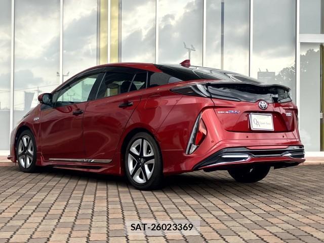 Toyota PRIUS PHV 2017-02 8691636-1