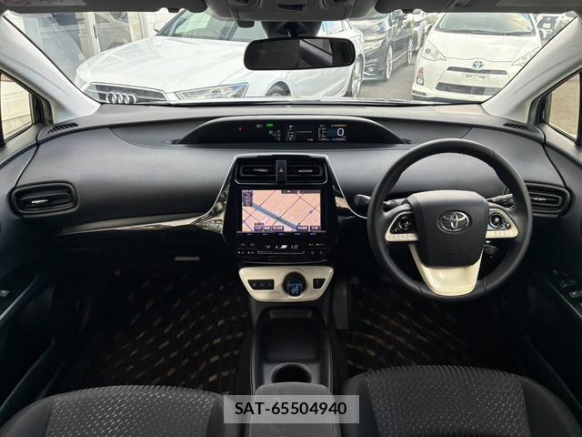Toyota PRIUS 2016-02 8690428-2