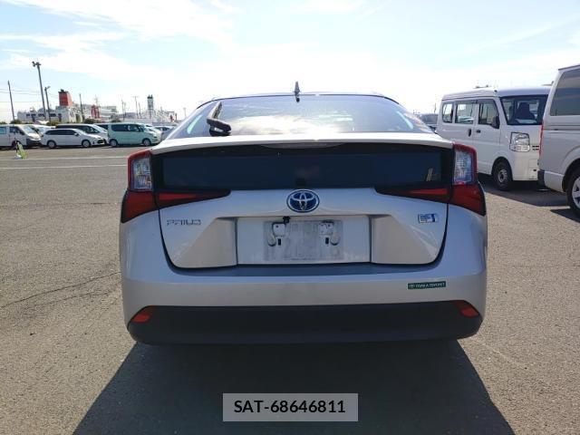 Toyota PRIUS 2019-08 8690567-1