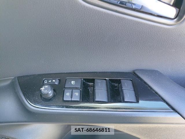 Toyota PRIUS 2019-08 8690567-13