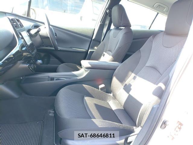 Toyota PRIUS 2019-08 8690567-15