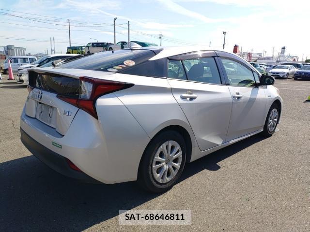 Toyota PRIUS 2019-08 8690567-4