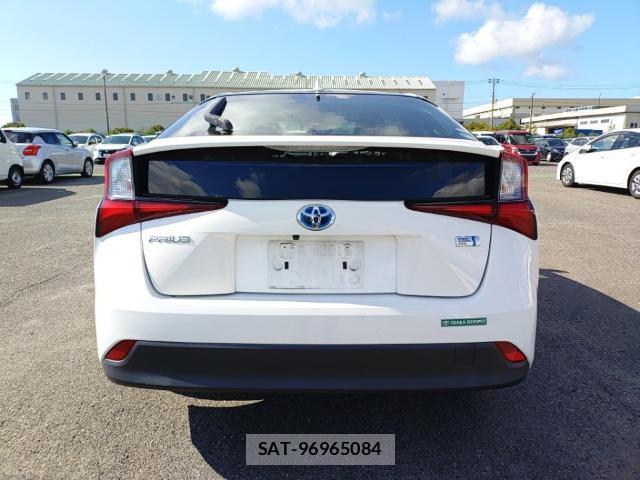Toyota PRIUS 2019-08 8690571-1