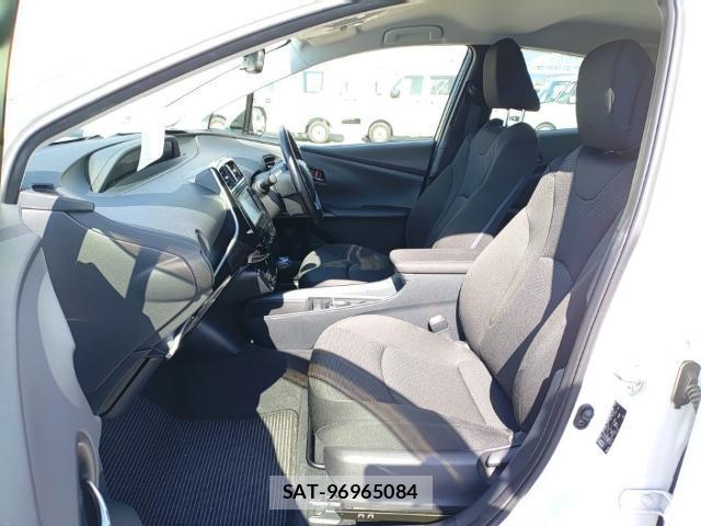 Toyota PRIUS 2019-08 8690571-15