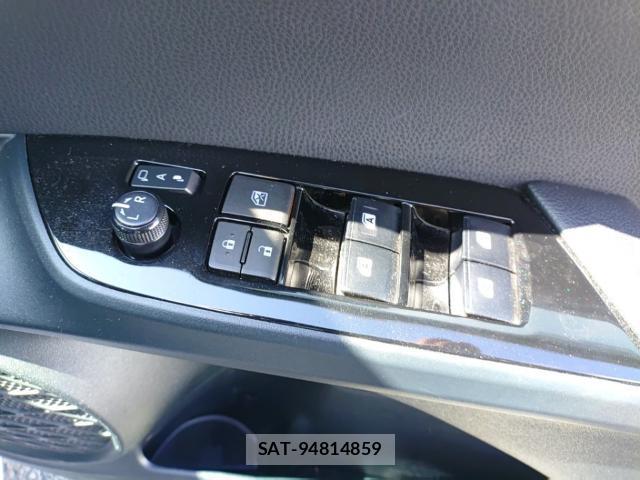 Toyota PRIUS 2018-08 8690572-13