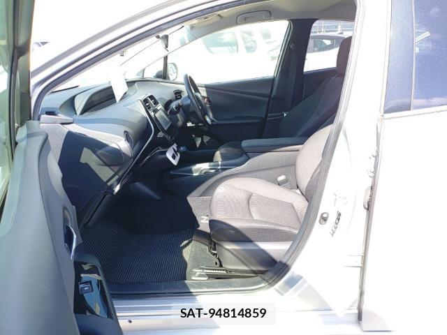 Toyota PRIUS 2018-08 8690572-15