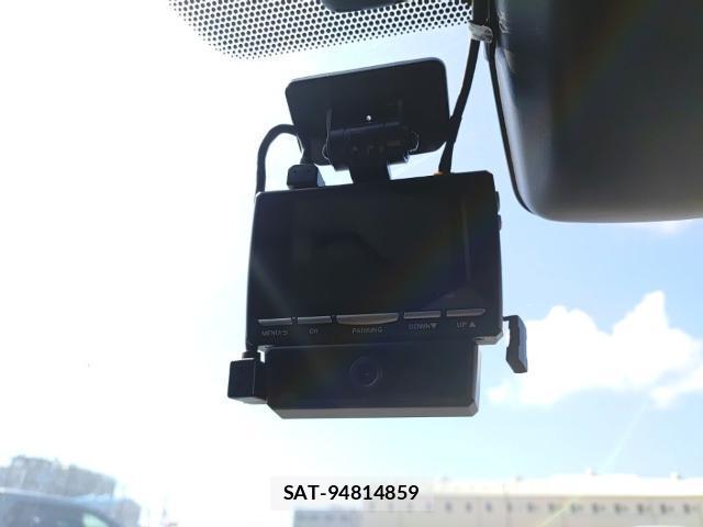 Toyota PRIUS 2018-08 8690572-16