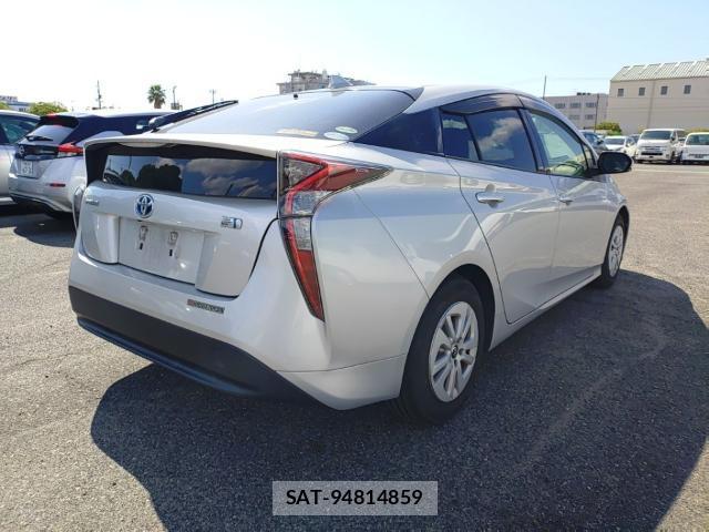 Toyota PRIUS 2018-08 8690572-4
