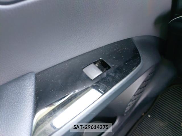 Toyota PRIUS 2021-08 8690582-12
