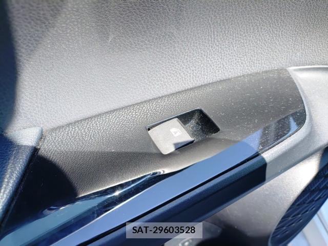 Toyota PRIUS 2016-08 8690587-12
