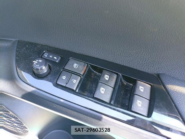 Toyota PRIUS 2016-08 8690587-13