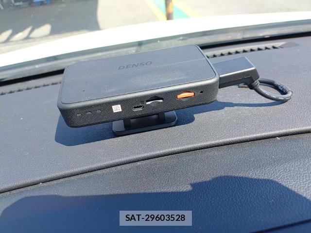 Toyota PRIUS 2016-08 8690587-16