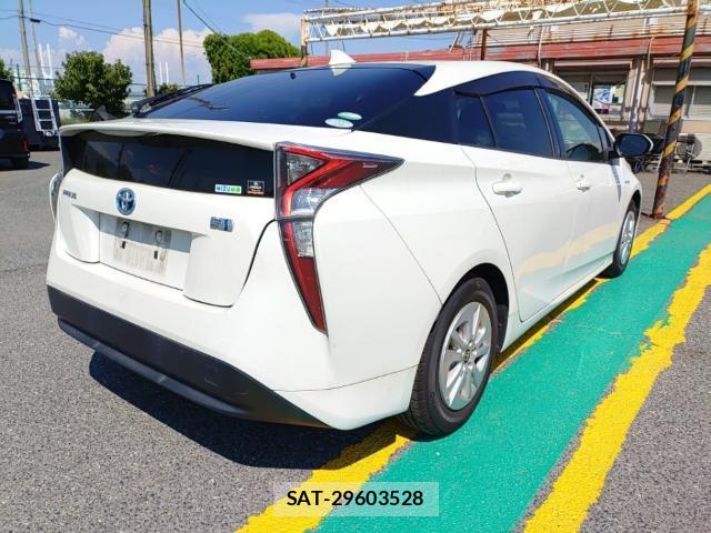 Toyota PRIUS 2016-08 8690587-4