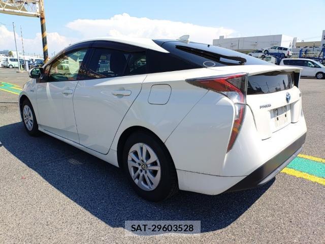 Toyota PRIUS 2016-08 8690587-5