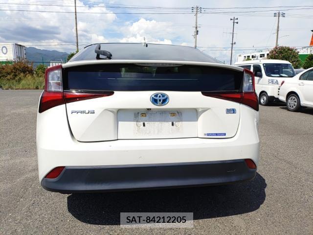 Toyota PRIUS 2019-08 8690592-1