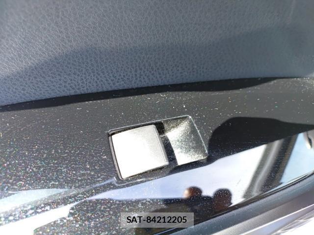 Toyota PRIUS 2019-08 8690592-12