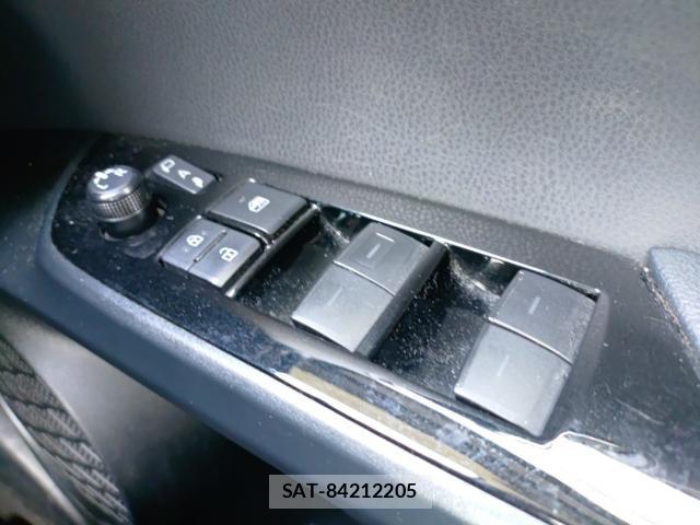 Toyota PRIUS 2019-08 8690592-13