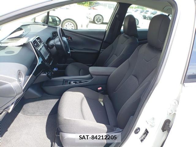 Toyota PRIUS 2019-08 8690592-15