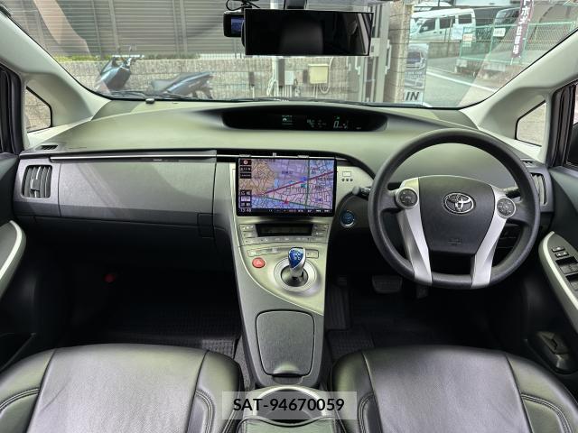 Toyota PRIUS 2013-03 8691479-12