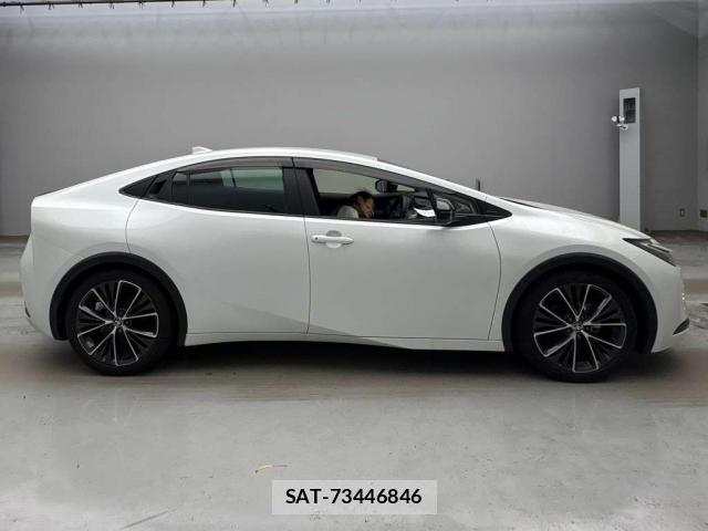 Toyota PRIUS 2023-12 8691526-13