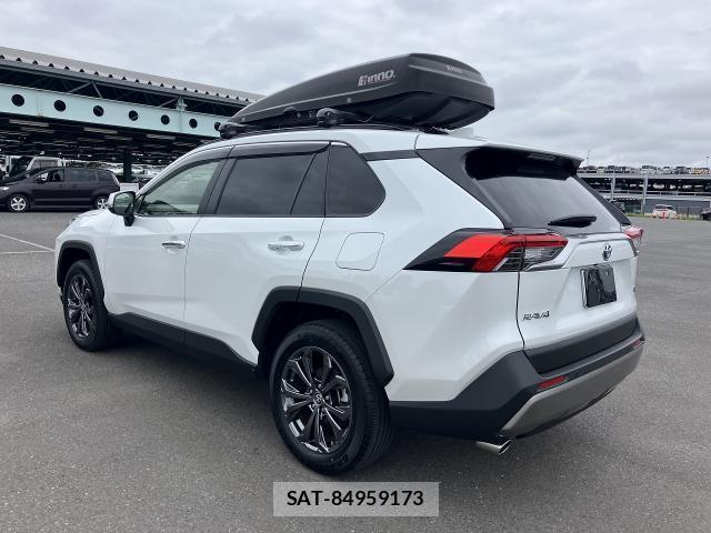 Toyota RAV4 2024-04 8690853-1