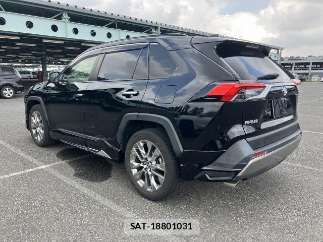 Toyota RAV4 2022-04 8690855-1