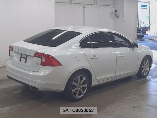 Volvo S60 2017-12 8691898-1