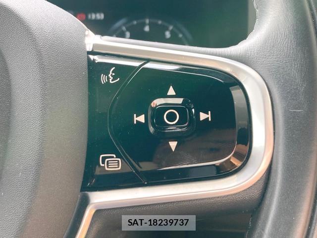 Volvo S90 2017-06 8690339-12