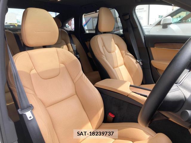 Volvo S90 2017-06 8690339-13