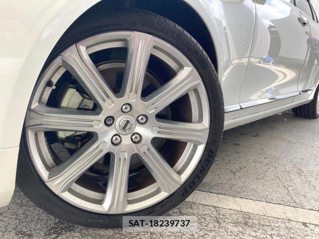 Volvo S90 2017-06 8690339-18