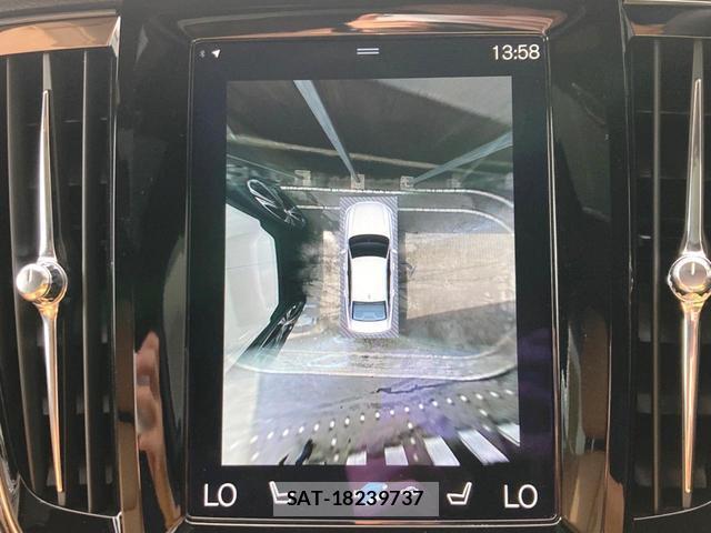 Volvo S90 2017-06 8690339-7