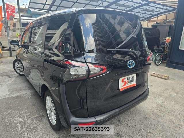 Toyota SIENTA 2017-08 8690680-2