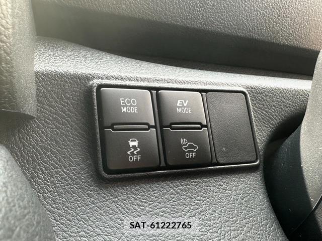 Toyota SIENTA 2017-08 8691608-10
