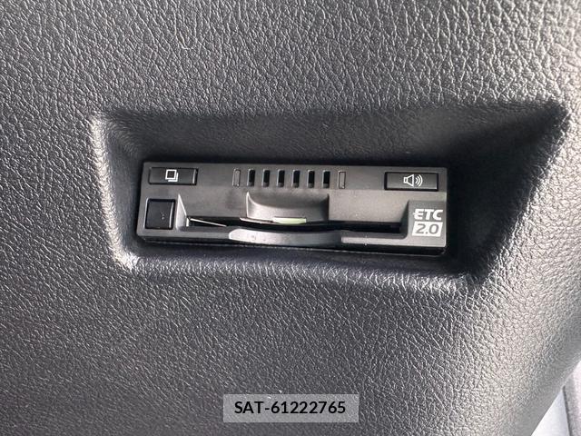 Toyota SIENTA 2017-08 8691608-13
