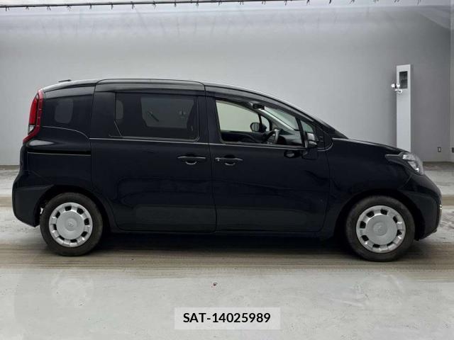 Toyota SIENTA 2023-08 8691734-3