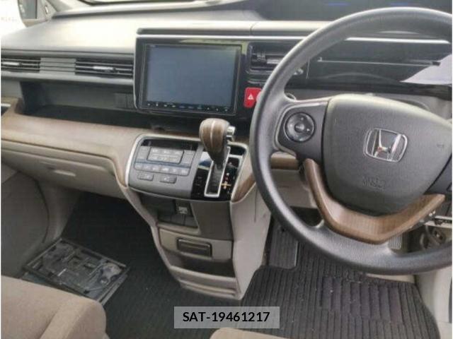 Honda e 2015-09 8691391-2