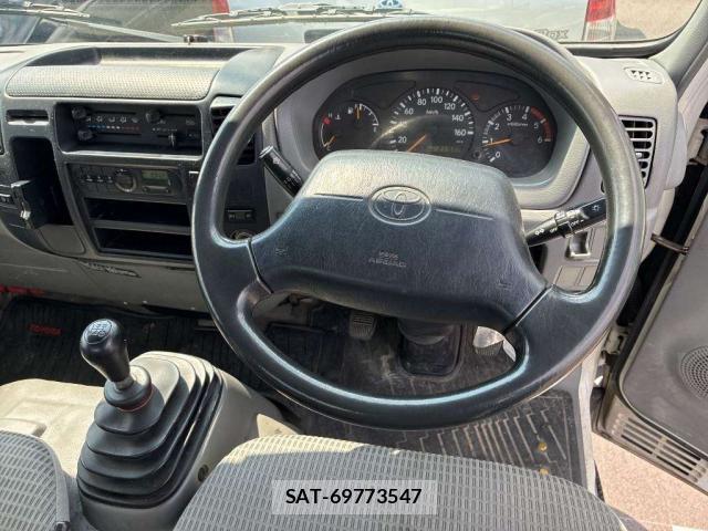 Toyota TOYOACE 2015-08 8691194-5