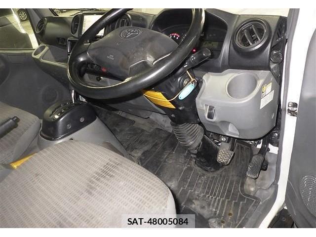 Toyota TOYOACE 2018-04 8691195-2