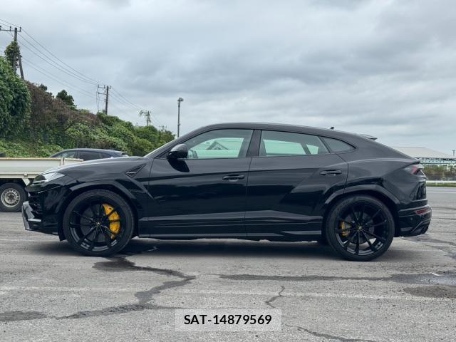 Lamborghini URUS 2022-02 8691092-1
