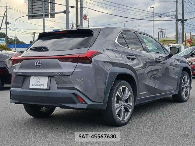 Lexus UX 2022-11 8691704-1