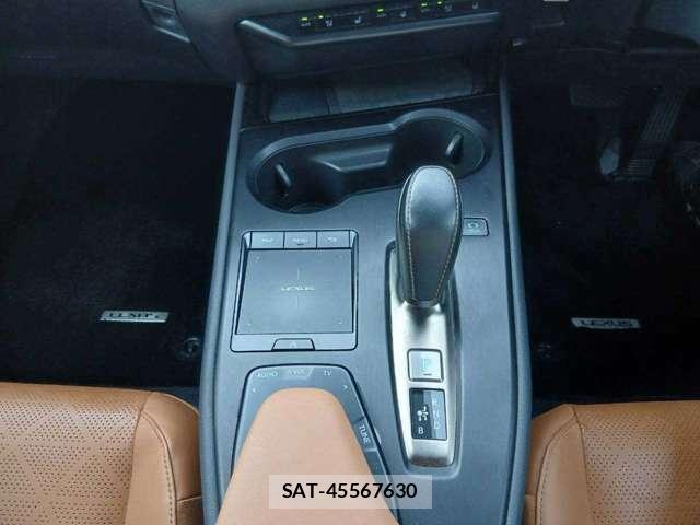 Lexus UX 2022-11 8691704-14
