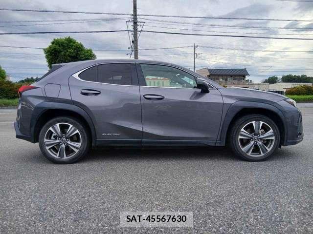 Lexus UX 2022-11 8691704-2